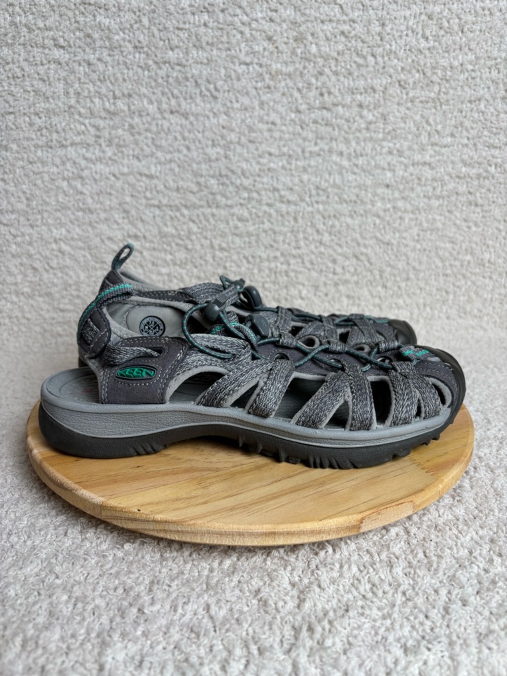 Keen Sandals Womens 7.5 Whisper Closed Toe Bungee Water Shoe in Grey Green